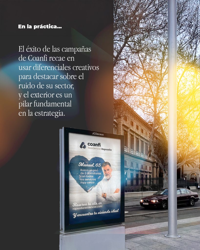 Creatividad en la que aparece un mupi (soporte de publicidad exterior) en la calle de Zaragoza. Imagen real de una campaña real llamada: FIRST DAYS que hace un guiño al programa first days.